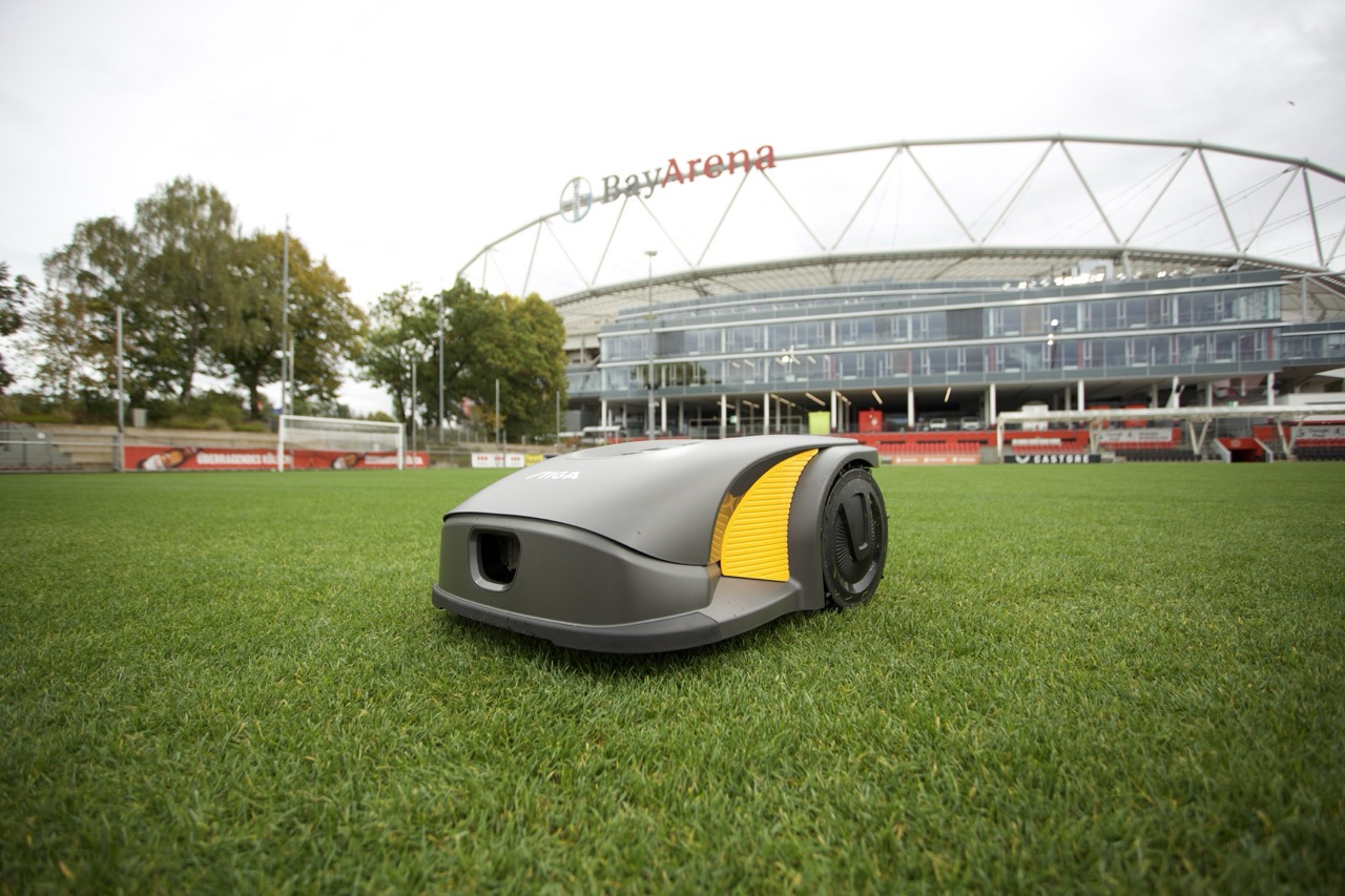 STIGA Mhroboter: Autonome Helfer entlasten Greenkeeper bei Bayer 04  Leverkusen  IVG.org